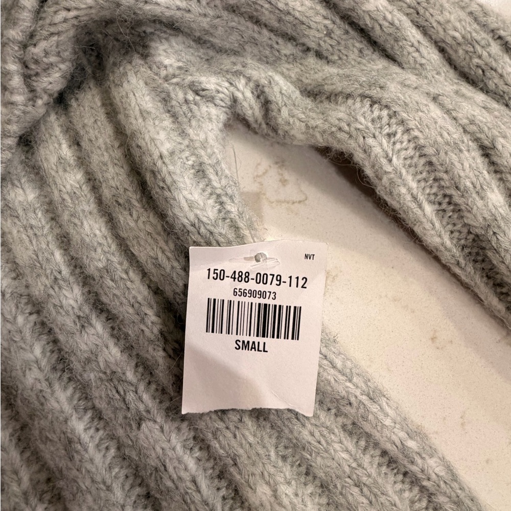 NWT Abercrombie and Fitch off the shoulder Sweater - Picture 4 of 6